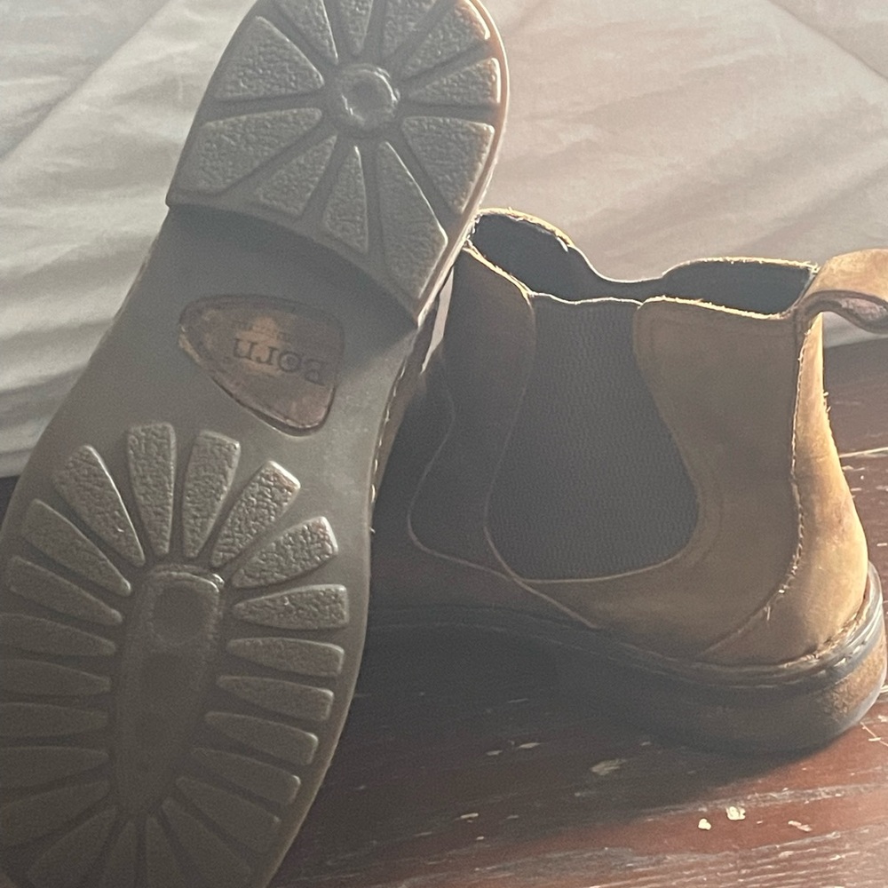 Born Chelsea boots